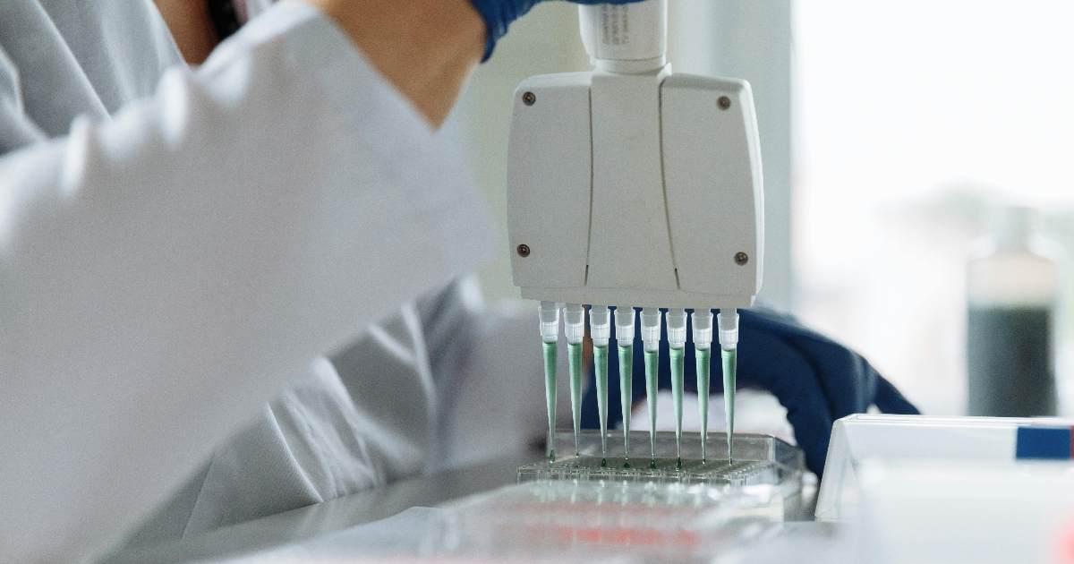 I padri dell’anno: provano a scambiarsi l’identità per falsificare il test di paternità