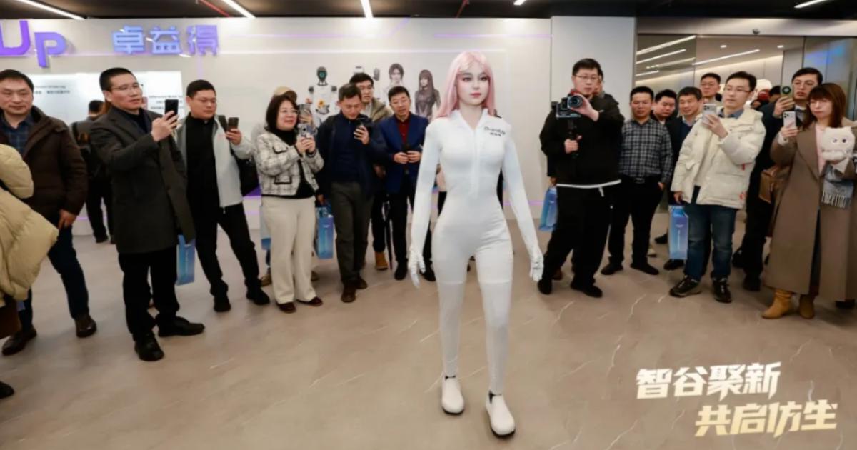 Moya, il primo robot biomimetico al mondo che copia anche la temperatura corporea