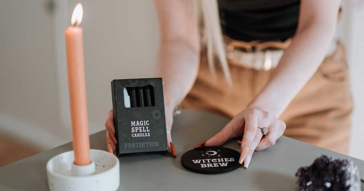 Hex the ex: spopola il nuovo trend per vendicarsi dell’ex (e c’entrano gli incantesimi)