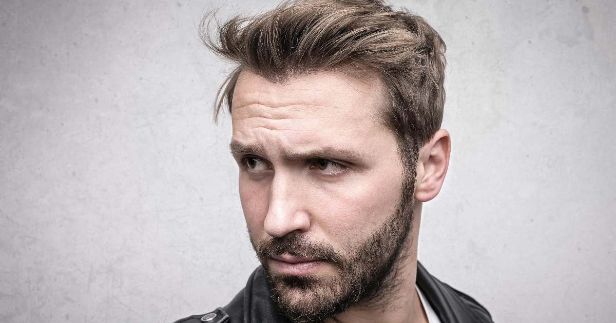 L’uomo ideale cambia con l’età: muscoli o barba? La scienza svela i gusti in evoluzione