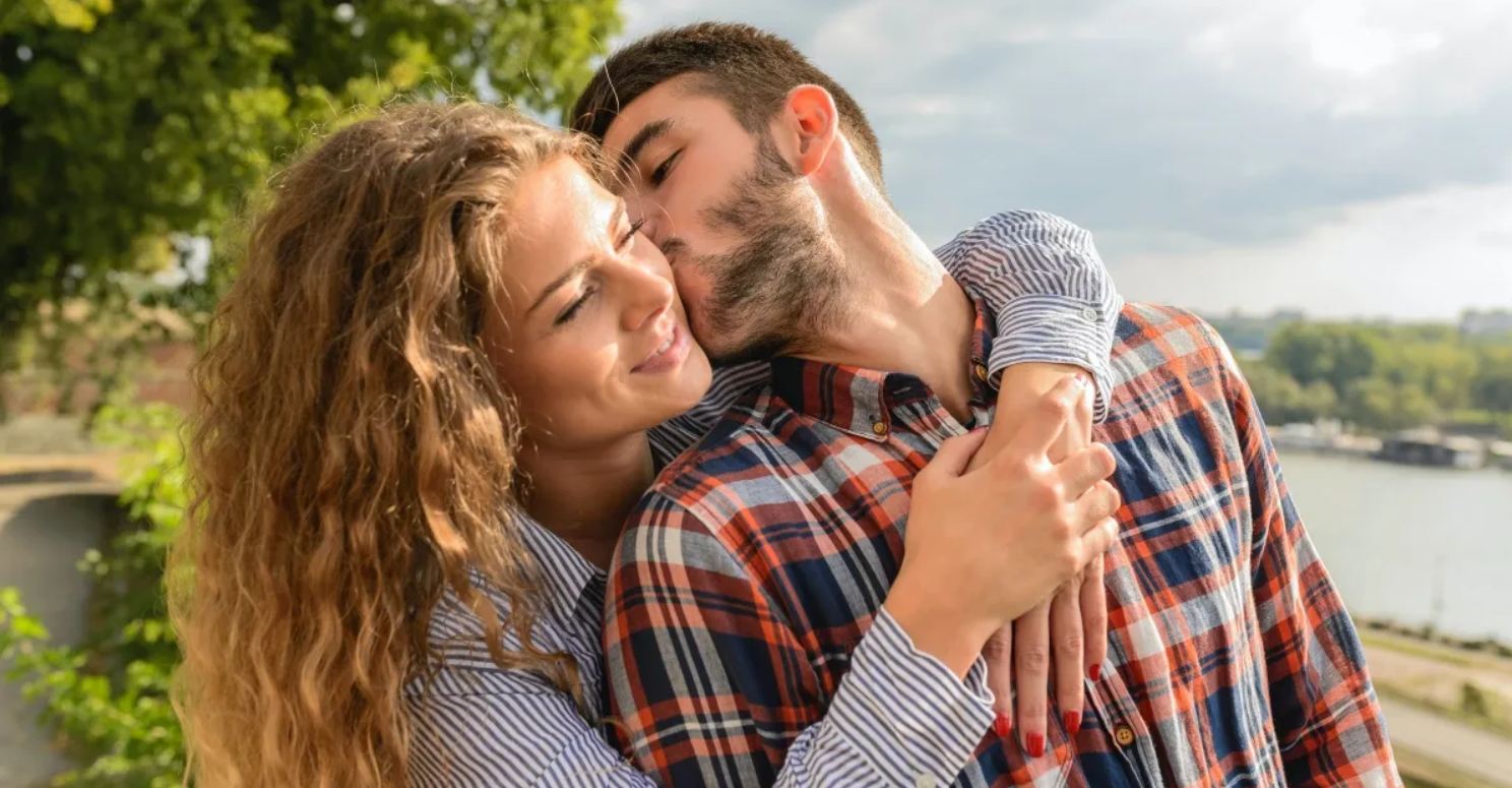 Vuoi avere una relazione felice? Il segreto sono queste 5 cose da fare nel weekend (e le maratone di serie tv non c’entrano)