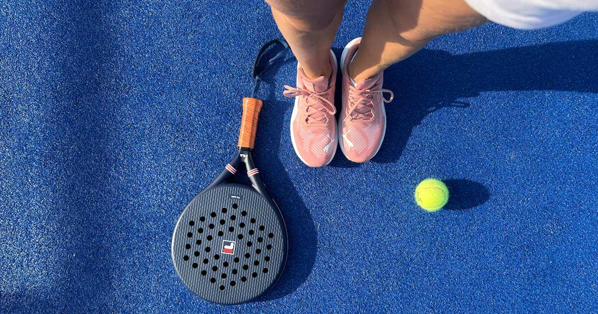 Licenziata perché giocava a padel in malattia: il giudice ribalta tutto