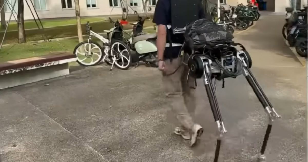 Bizzarra tuta robotica trasforma chi la indossa in un centauro metà umano metà robot [+VIDEO]