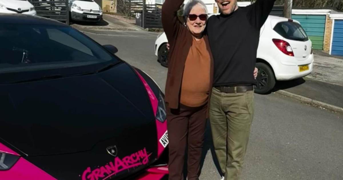 Granborghini, il progetto che porta gli anziani a fare un giro in supercar per combattere la solitudine [+VIDEO]