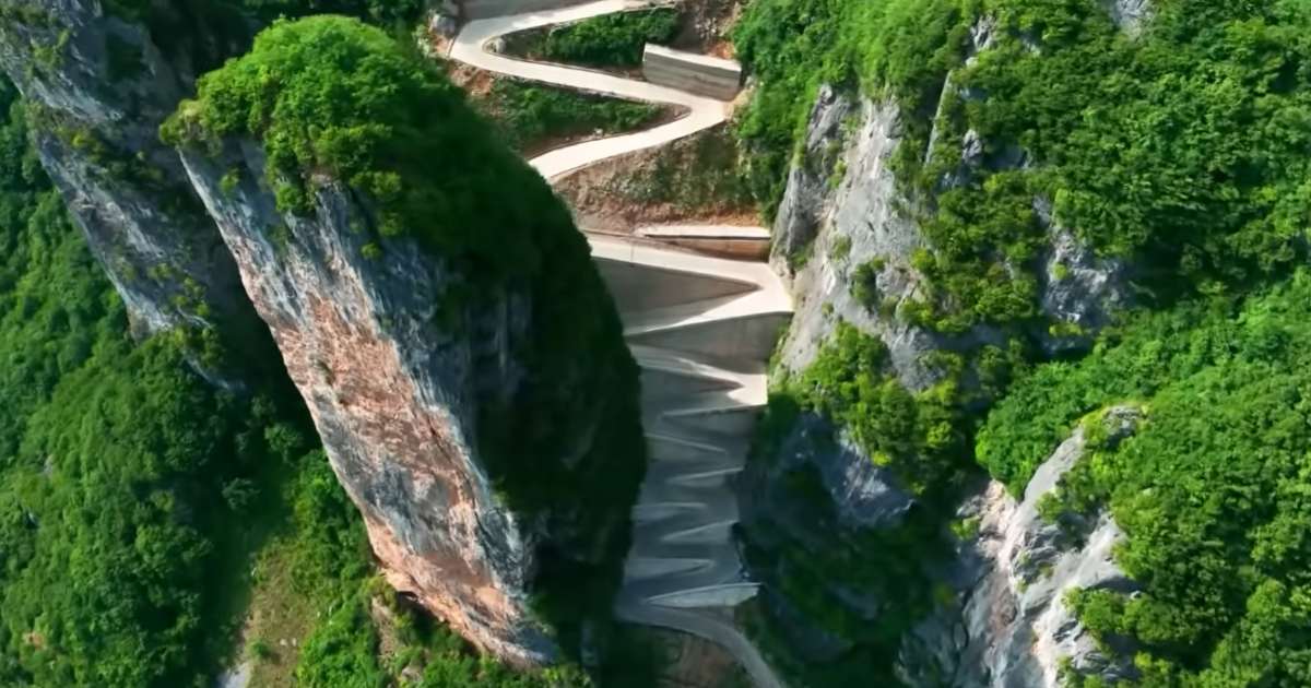 Questa strada a zigzag con 18 tornanti consecutivi è un vero incubo per i guidatori [+VIDEO]