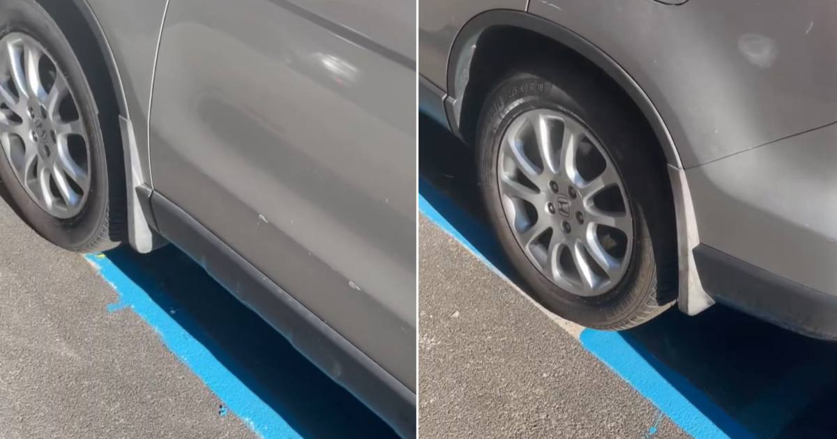 Parcheggia l’auto di sera sulle strisce bianche, la mattina sono diventate blu e si ritrova la multa sul parabrezza