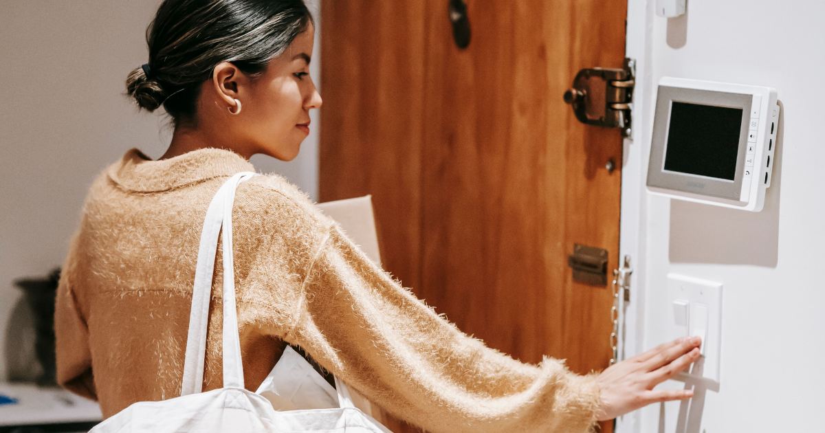 Doorbell friend: chi è l’amica del campanello che arriva senza avvisare (e ti salva sempre)