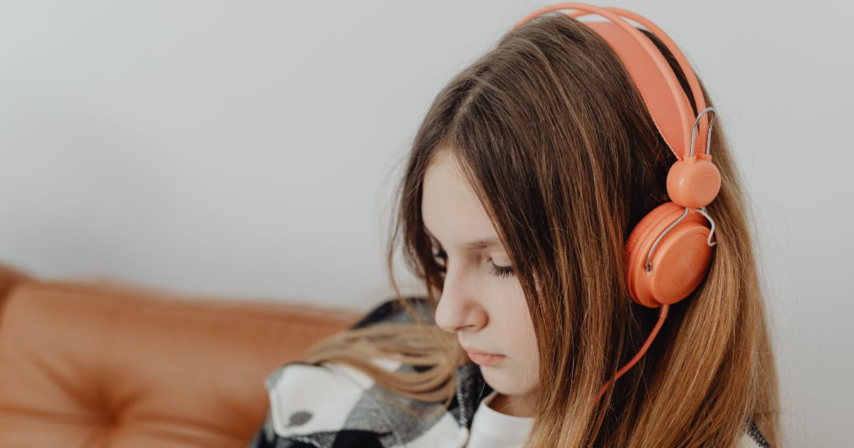 Qual è la musica migliore contro lo stress? Svelata la playlist ideale per battere l’ansia