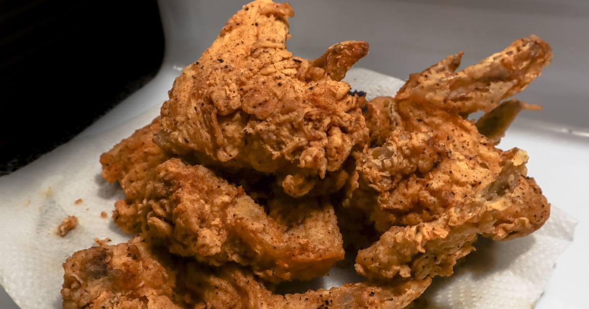 Il segreto di questo pollo fritto premiato con la medaglia d’oro? Farlo con lo stesso olio da 66 anni [+VIDEO]