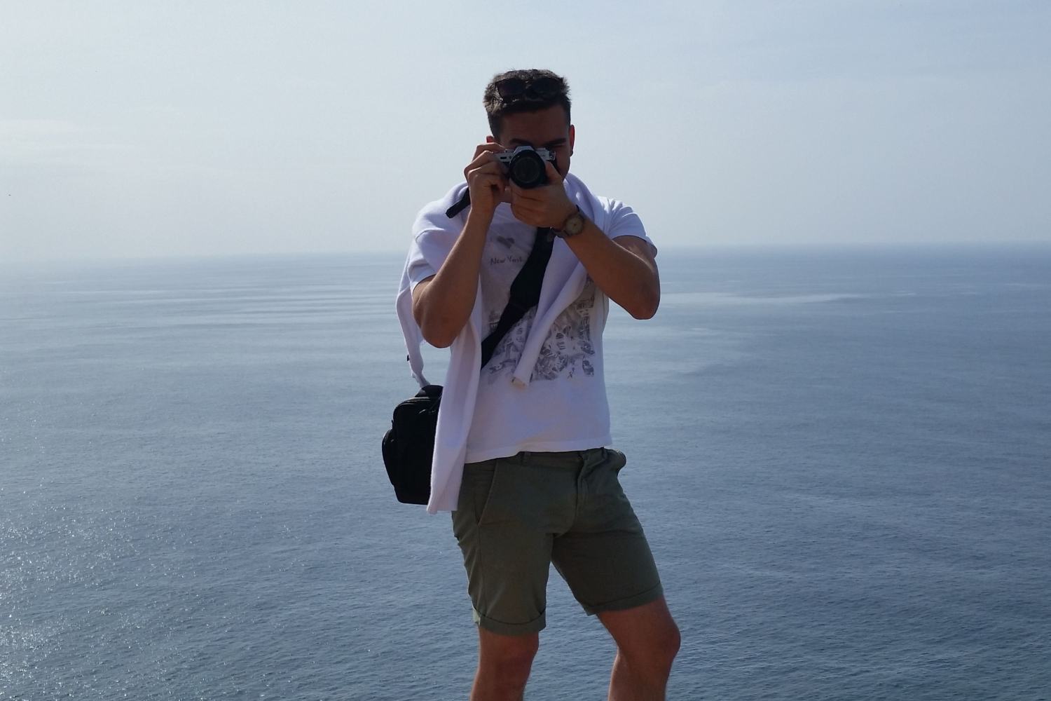 Fare foto in vacanza ci lascia ricordi o rovina il momento?