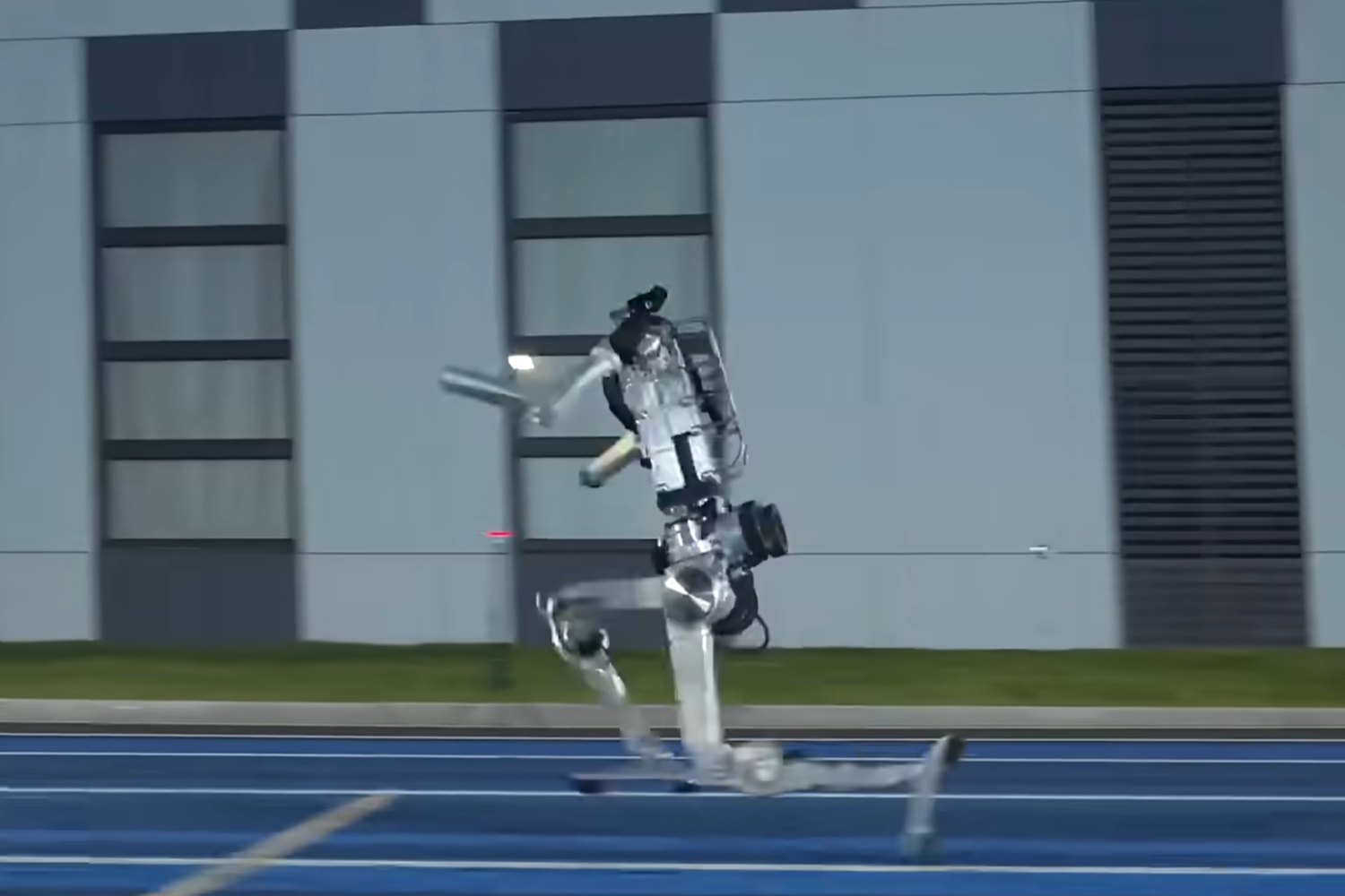 Il robot umanoide Superman batte Usain Bolt: quando la tecnologia impara a correre più forte dell’uomo